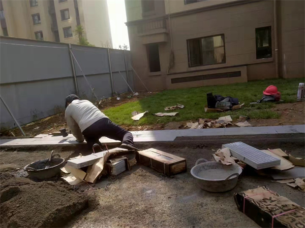 石材铺装队施工前对地面的处理